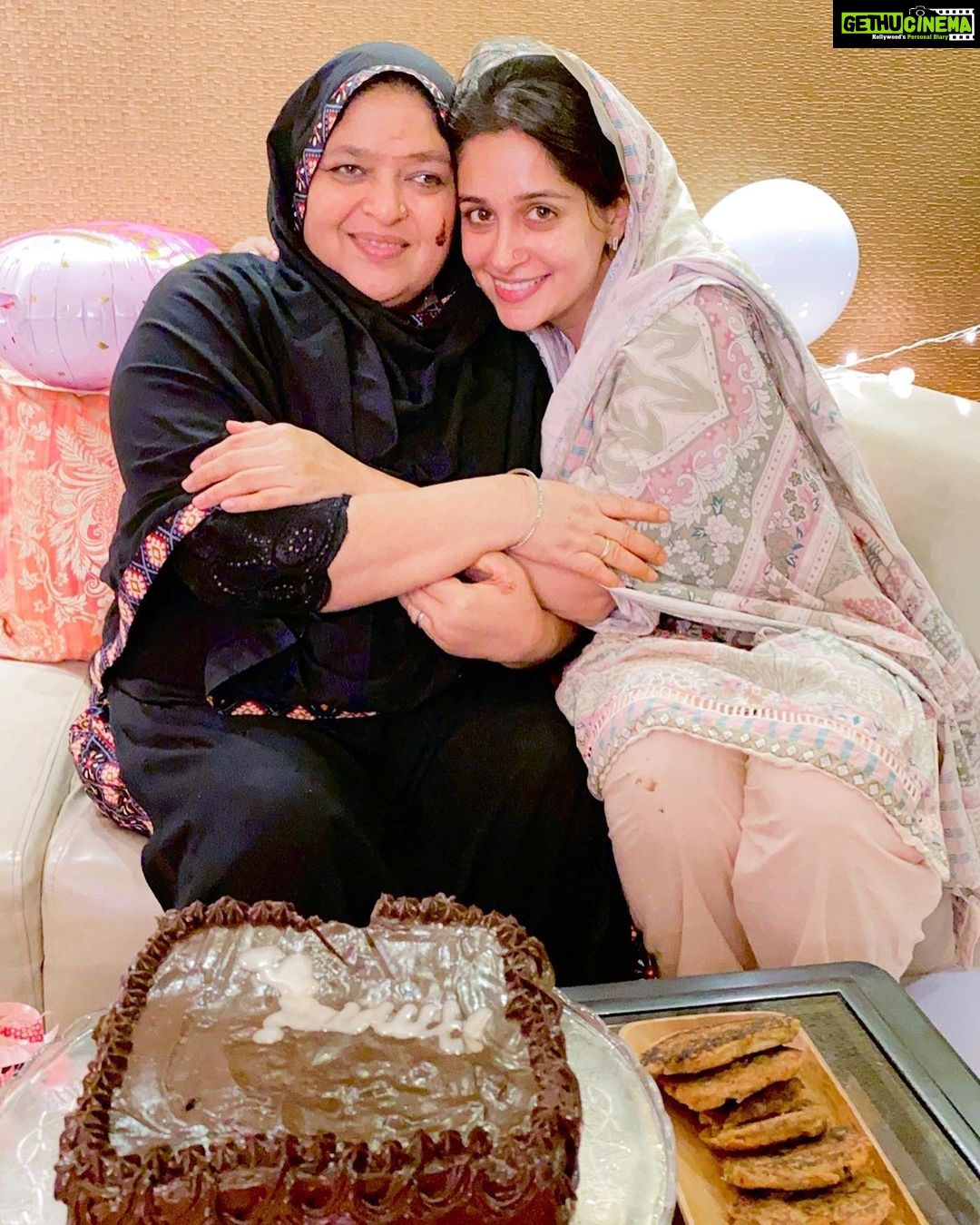Dipika Kakar Instagram - Happpppppyyyyyy Birthday to my Ammi ❤️ !!! Uparwaale ki hamesha shukrguzar rahungi ki aapko meri ammi bana diya!! I love u and always will.... ❤️❤️❤️ . . . #alhamdulillah #blessed