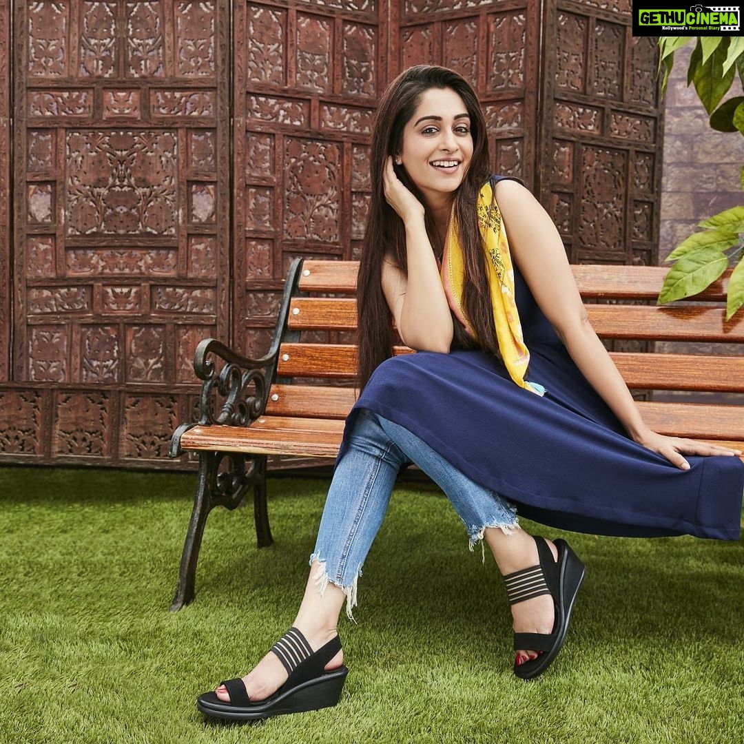 Dipika Kakar Instagram - "The most comfortable everyday wear sandals have arrived. The @skechersindia Cali collection is my absolute favourite currently, I stay on my feet all day without getting tired. #SkechersCali”