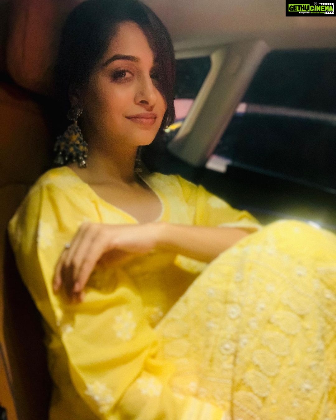 Dipika Kakar Instagram - 😊 @helo_indiaofficial Follow me on helo app #helostarapp #dipikakakaribrahim