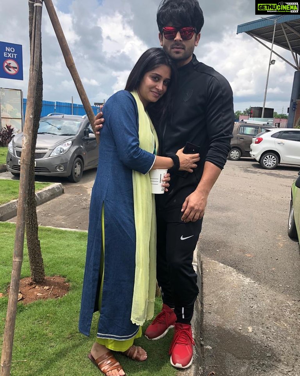 Dipika Kakar Instagram - A year back!!! This day we were enroute The Bigg Boss House!!! This pic is when we had stopped at the foodmall... So may emotions were flooded in my heart at this point... excitement! anxiety!! and sabse zyaada sadness ... coz i was going to be away from shoaib for maybe a week maybe a month maybe 3 months!!! Just looking at this pic is giving me goosebumps!!!! Time Flies!!!! Its already a year!!!! P.S: I Love You @shoaib2087 ❤️