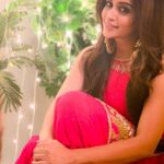 Dipika Kakar Instagram – When your Soul Glows, you ought to glow!!!😍 outfit : @kalkifashion 
jewellery: @the_jewel_gallery 
makeup :  @im_mr_ketzsolzofficial_  hair : @shahingilani