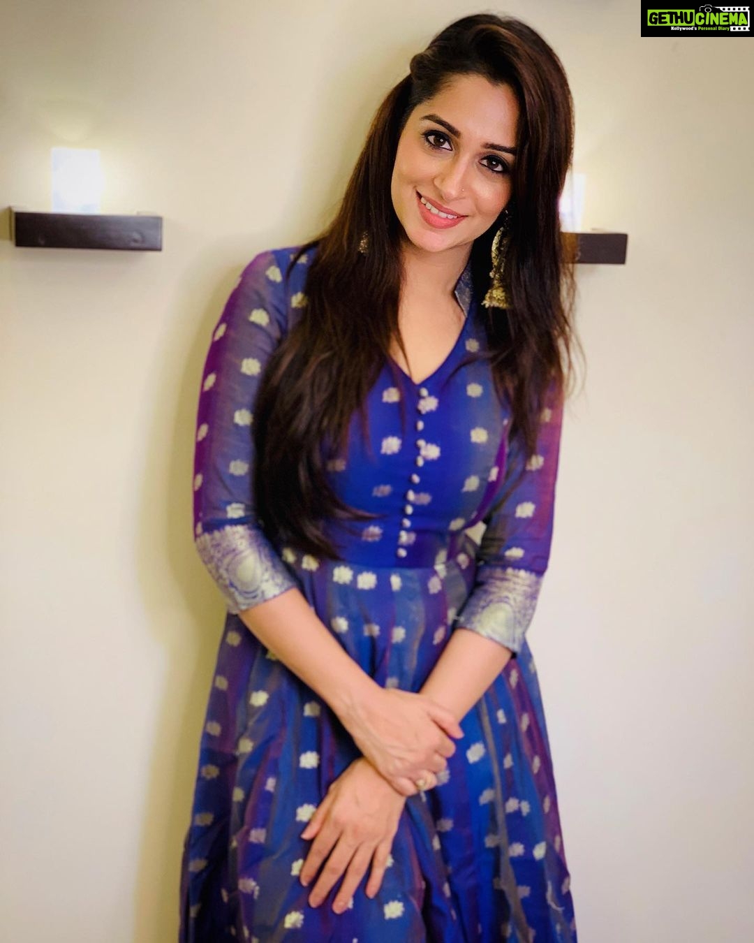 Dipika Kakar Instagram - Eid mubarak 💐 - Gethu Cinema