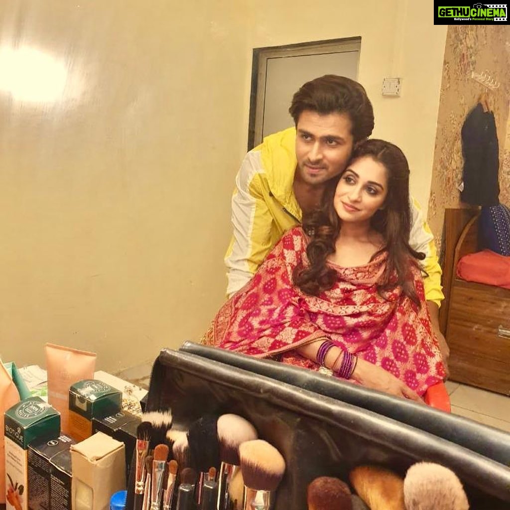 Dipika Kakar Instagram - He drops by at the set and makes my day!!!! ❤️❤️❤️ @shoaib2087