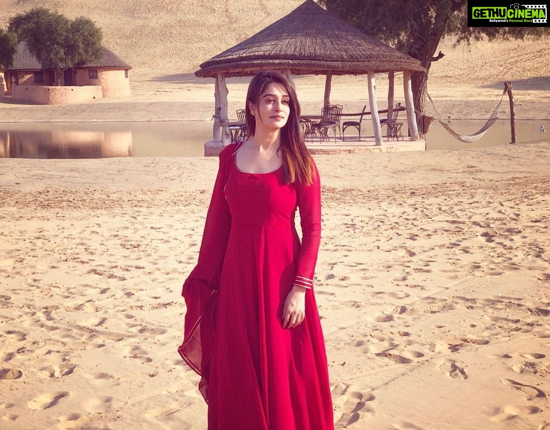 Dipika Kakar Instagram - Love for red ❣️