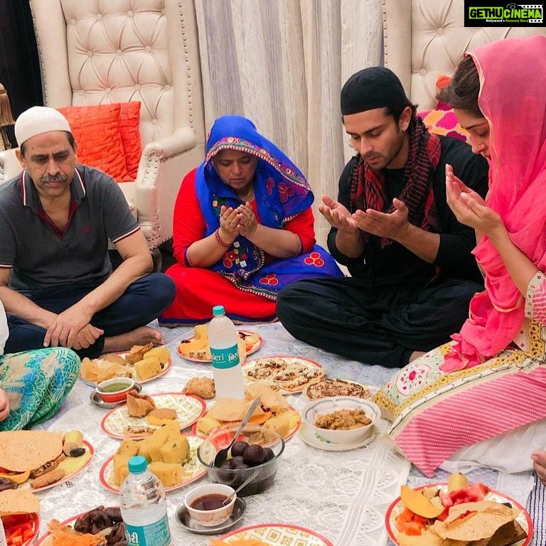 Dipika Kakar Instagram - Iftaari at home ❤️❤️❤️❤️ #alhamdulillah