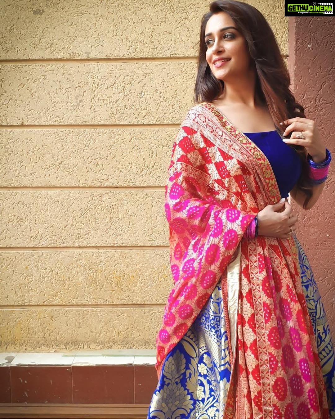 Dipika Kakar Instagram - With Freshness and Positivity blooming all around.... Lets Begin!!!!! ❤️❤️❤️❤️ #newbeginnings #excitement