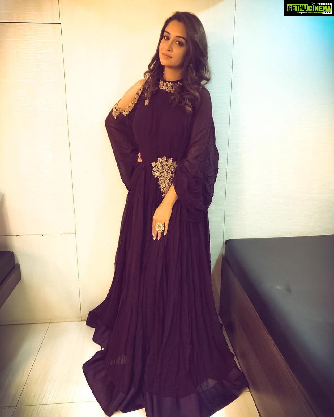 Dipika Kakar Instagram - Simplicity makes me happy!!!! Outfit @officialkanchananext Ring - @kripaapranay @vblitzcommunications Styled by @saachivj Assisted by @kotharimegha @nancyshahh