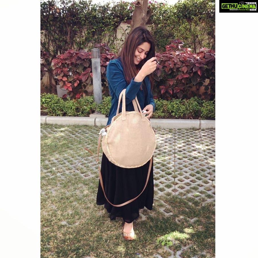 Dipika Kakar Instagram - #caughtcandid ☺️😍