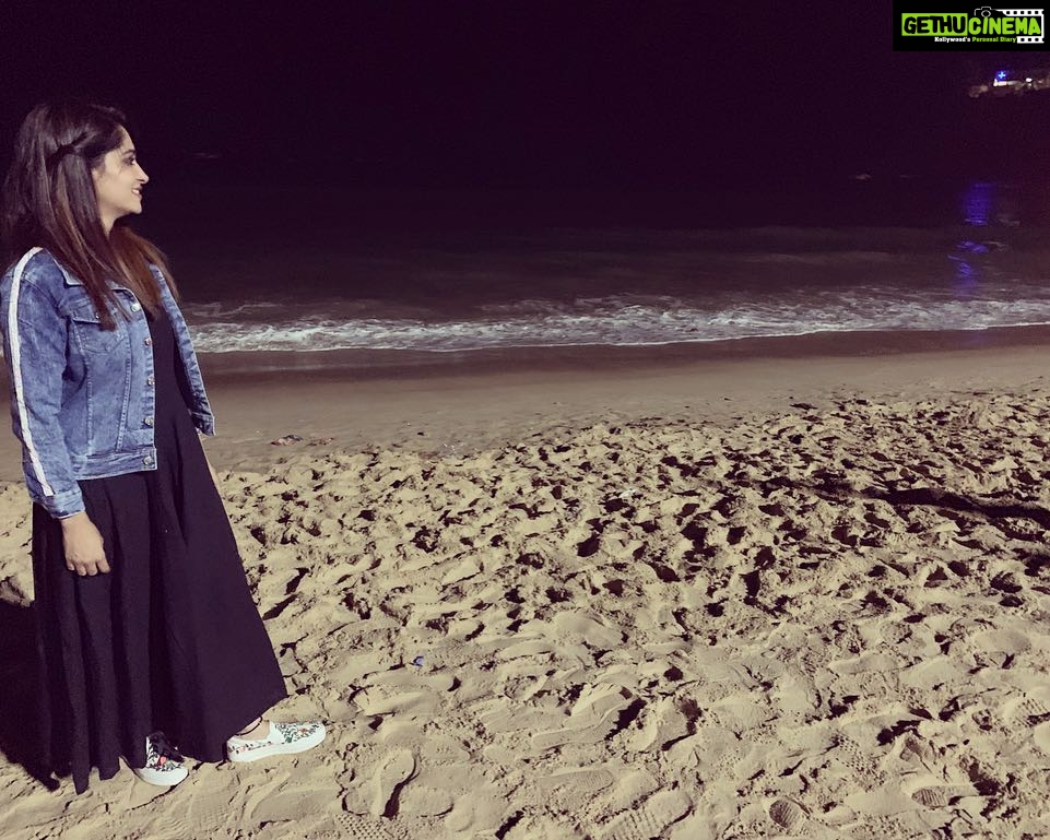 Dipika Kakar Instagram - i heart the beach ❤️🏖💃🏼 #excitementlevelhigh #happyme #beachlover . . . . jacket by :- @thequirkynaari shoes by :- @feet_me_up Goa,Baga Beach