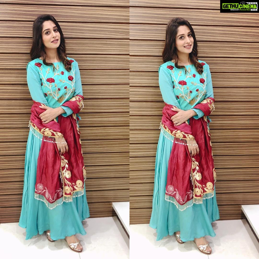 Dipika Kakar Instagram - Blooming with freshness 🌹 in this lovely outfit by @houseofzuhaf