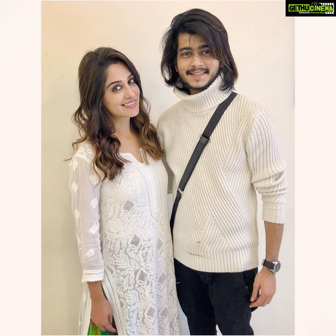 Dipika Kakar Instagram - It was super good to handover my hair to a person who was working with complete heart to give my hair a new look !!! thank u @hairstylist_nirav 🤗