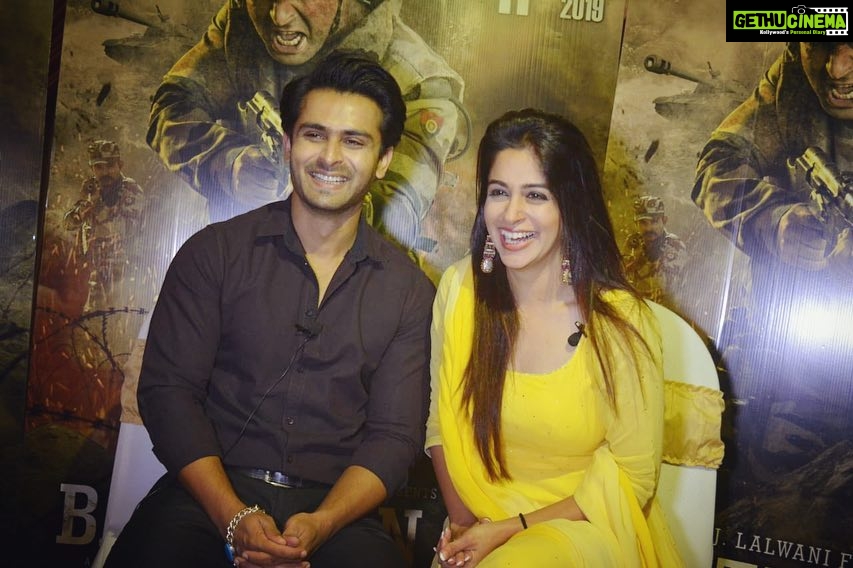 Dipika Kakar Instagram - Special moments of a special day!!! The press interaction of “battalion 609” our shoaib’s first film 😍💃🙏🏻 @shoaib2087 . . . . . Earrings by :- @anmoljewellers . . . . #pressinteraction #battalion609 #shoaibibrahim #kamrajmishra