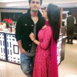 Dipika Kakar Instagram - Aur kya chahiye zindagi se... jab aap saath ho... nazar nahi hat ti aapke chehre se.. aap hi humaari zindagi ka noor jo ho..... ❤❤❤❤ @shoaib2087 Sahara Star