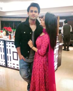 Dipika Kakar Instagram - Aur kya chahiye zindagi se... jab aap saath ho... nazar nahi hat ti aapke chehre se.. aap hi humaari zindagi ka noor jo ho..... ❤❤❤❤ @shoaib2087 Sahara Star