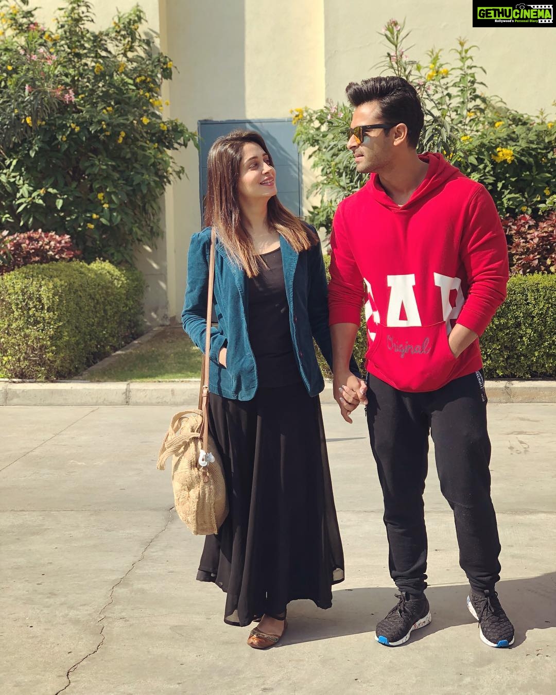 Dipika Kakar Instagram - “PYAR DOSTI HAI” Jab tak wo mere sabse achche dost nahi ban jaate main unse pyar kar hi nahi sakti.. . . . . P.s:~ filmy pati ka Asar 🙈😋
