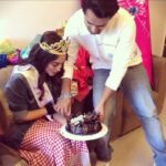 Dipika Kakar Instagram - I had said its “our win” and you guys, all you Dipstars proved me right by doing this!!! So much love came to my house through just one Dipstar- @lavina.bharti she carried gifts and loads of love sent by so many of you’ll!!! Aaj thank you nahi bolungi kyunki aaplog meri wo family ho jinpe ab mera haq hai!!! bass yahi bolungi ki aap sabne jo efforts liye mujhtak ye saare gifts pahuchaane ke liye... aapke letters aapsab ka ye pyaar sabse zyaada and sabse priceless possesion hai meri @shoaib2087 aur @saba_ka_jahaan ki !!! Hamesha aise hi rahiyega humse judke aur inshallah humaari ye family isi tarah badti rahe!!! #LoveYouDipstars ❤️🤗🙏🏻😅