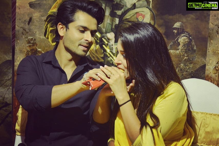 Dipika Kakar Instagram - Special moments of a special day!!! The press interaction of “battalion 609” our shoaib’s first film 😍💃🙏🏻 @shoaib2087 . . . . . Earrings by :- @anmoljewellers . . . . #pressinteraction #battalion609 #shoaibibrahim #kamrajmishra