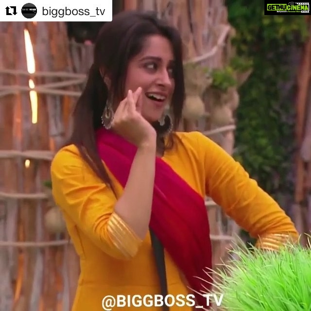 Dipika Kakar Instagram - ❤️ thankyou @biggboss_tv . . . . . Jewellery :- @bloomishly . . . . #Repost @biggboss_tv with @get_repost ・・・ What a fabulous compilation❤ Yes! You dont need music to dance.💃 • • • • This is Soooo BEAUTIFUL .😘 #dipikakakar GraceFul Dance On #PiyaGharAayege For All BB Fans & dipika fans This is a Treat to Watch her Dance Like This 😘😘 Edited By ~ @biggboss_tv Singer ~ @ideepakthakur ( in Video i Dubbed With Original Song by @kailashkher ) Performance ~ @ms.dipika #sreesanth pretend to play flute . #bb12 #biggboss12