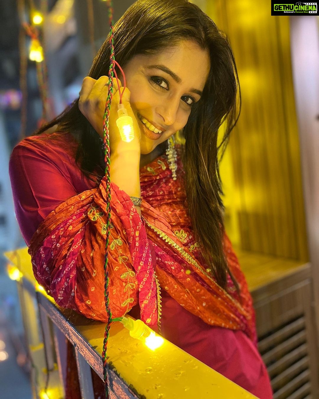 Dipika Kakar Instagram - Wish you all a very HAPPY DIWALI ❤️❤️❤️ . . my outfit : @the_homeaffair_jaipur @dinky_nirh