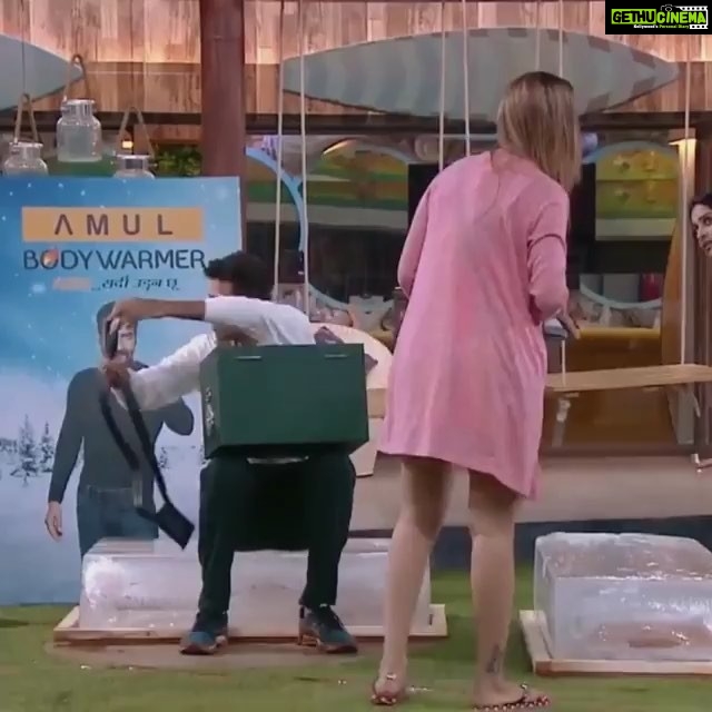 Dipika Kakar Instagram - π€ #Repost @dipi_sree_fc with @get_repost γ»γ»γ» Dipi got hurt and blood was coming out while playing yesterday's task. Still she continued breaking the ice and got Sree out from the jail π From Day 75 π Only a small bit was telecasted on TV! Dipi and Sree β€β€β€ @ms.dipika @sreesanthnair36 Follow @dipi_sree_fc for more! #bigboss12 #dipikakakkar #sreesanth @colorstv @endemolshineind