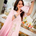 Dipika Kakar Instagram - Dress in what makes you glow!! What keeps you stylish!!! keeps you comfy!! Dress in what makes you “YOU” ❤️ . . This Eid’s day outfit by my fav : @aachho @dinky_nirh jewellery by my fav : @jhaanjhariya ❤️❤️