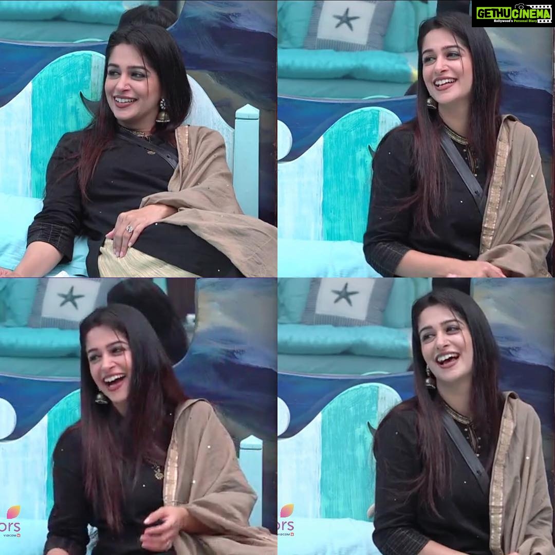 Dipika Kakar Instagram - Tears of joy.. 😅 #familyweek . . . . . Outifit :- @theloom.in . . . . . #dipikakakaribrahim #bb12 #biggboss12 @colorstv @endemolshineind