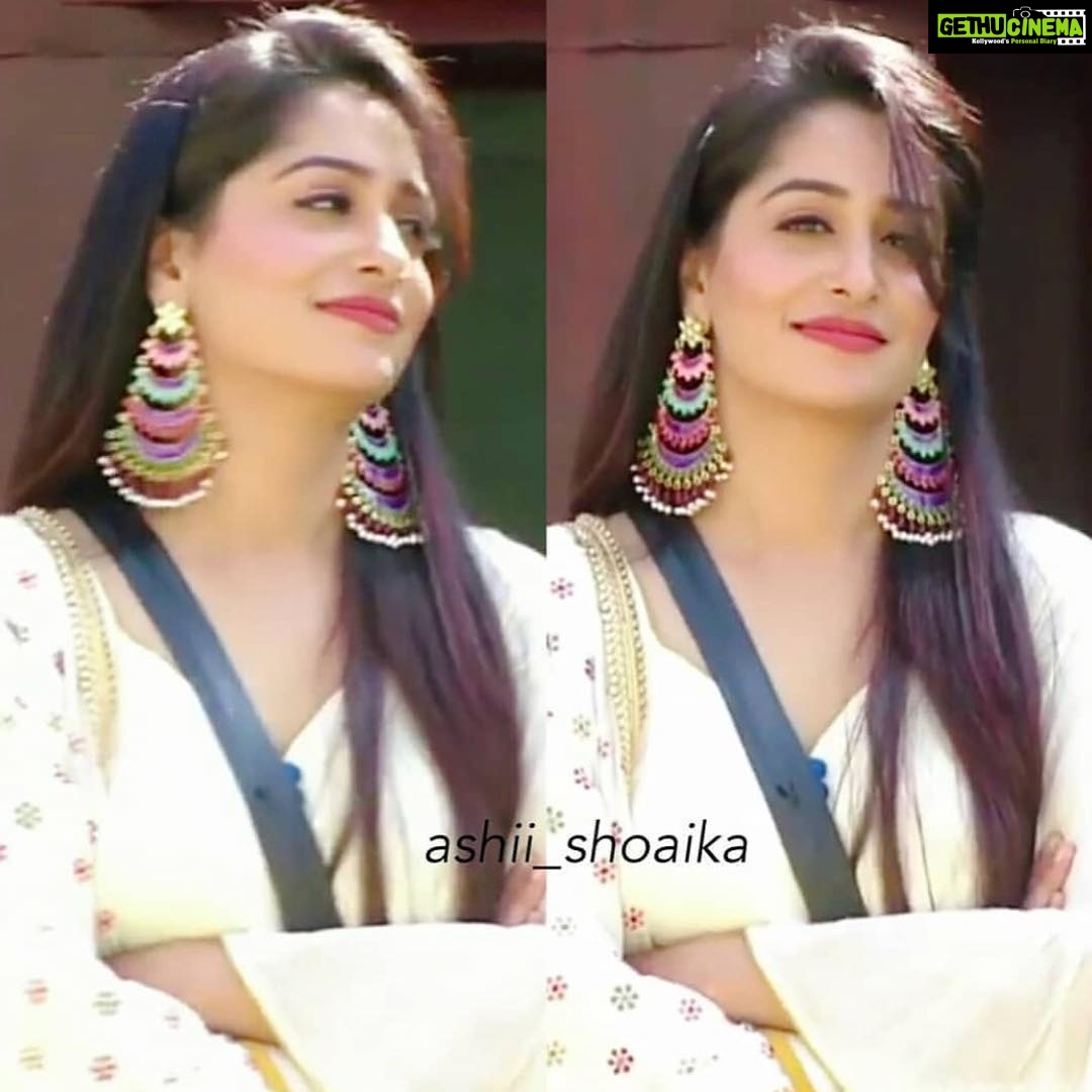 Dipika Kakar Instagram - Elegance is not standing out, but being remembered.. . . . . Outfit :- @aliyafashionhouse Jewellery :- @adan_creation_ . . . . #dipikakakaribrahim #bb12 colorstv @colorstv @endemolshineind
