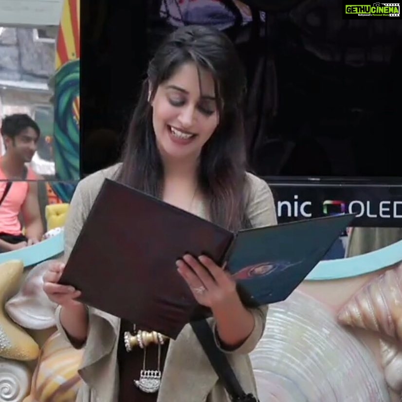 Dipika Kakar Instagram - Be the reason someone believes in the goodness of people.. 😊 . . . . . . . #dipikakakaribrahim #bb12 #biggboss12 @colorstv @endemolshineind