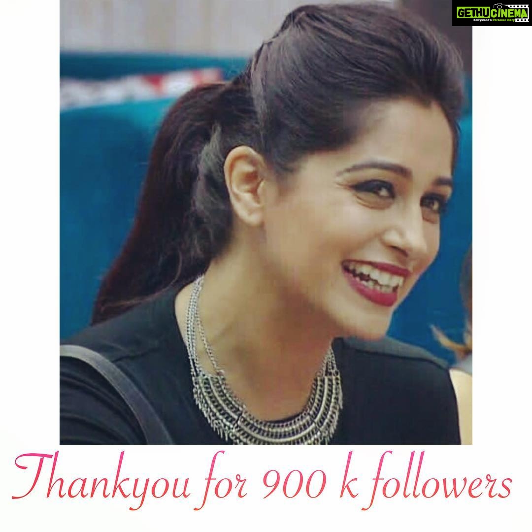 Dipika Kakar Instagram - Yippee... π Now we are a family of 900+ k followers.. β€οΈππ»ππ thanks to each & everyone of you for loving and supporting.. ππ»π #familygettingbigger #instafamily . . . . . #dipikakakaribrahim #bb12 #biggboss12 @colorstv @endemolshineind