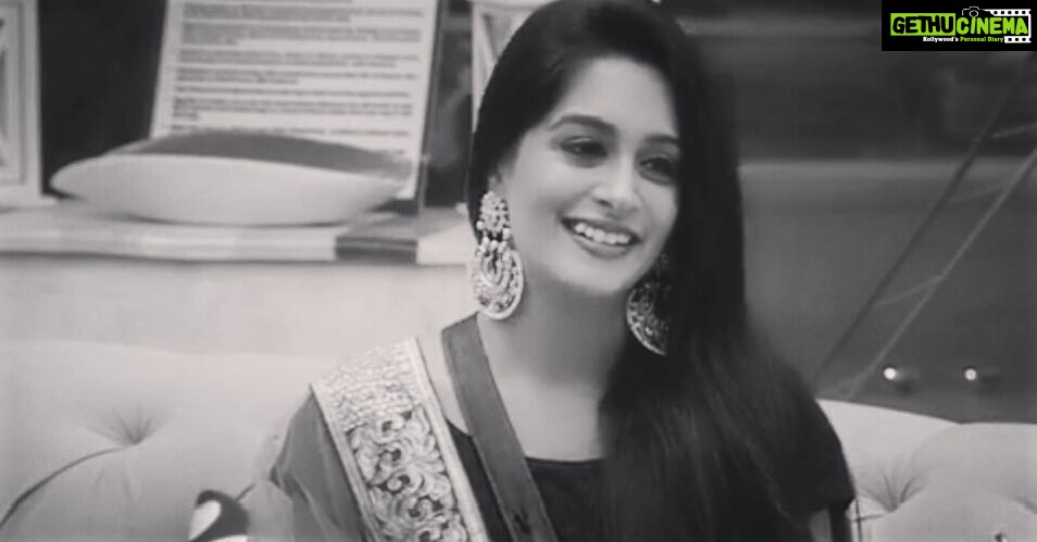Dipika Kakar Instagram - You smile. We smile. 😊 ❤️