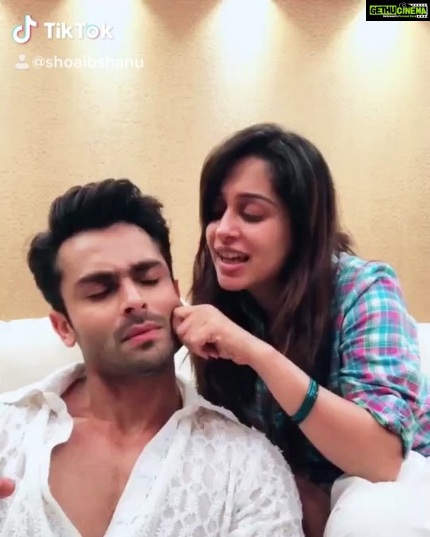 Dipika Kakar Instagram - Such a cute throwback video.. ❤️☺️ @ms.dipika @shoaib2087