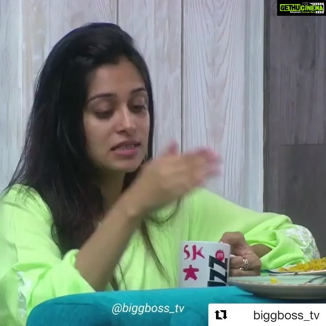 Dipika Kakar Instagram - Such a good adviser she is.. 😊👌🏻 . . . Outfit by :- @aliyafashionhouse Jewellery :- @jhaanjhariya . . #dipikakakaribrahim #bb12 #unseen #voot #colorstv #biggboss