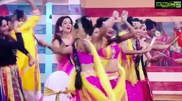 Dipika Kakar Instagram - Navratri special.. 😍💃 . . . Outfit :- @anusoru Jewellery :- @the_jewel_gallery . . . . #weekendkavaar #navratrifeels #bb12 #biggboss12 #dipikakakaribrahim #colorstv