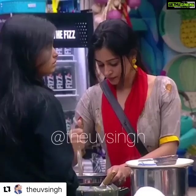 Dipika Kakar Instagram - COOKING.. one of her favourite hobby.. 😊 . . . . #dipikakakaribrahim #dipikakakar #biggboss12 #bb12 #colorstv