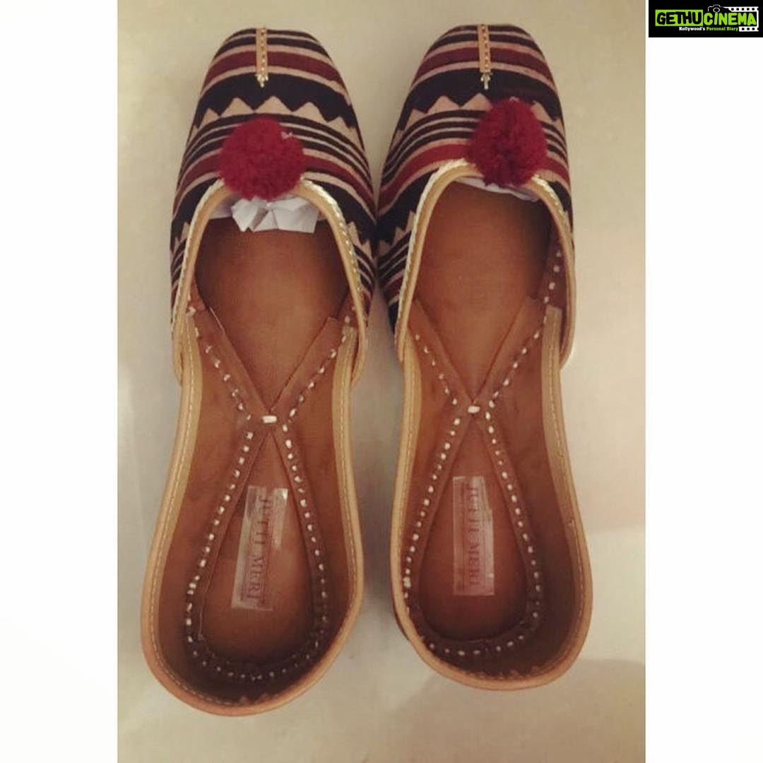 Dipika Kakar Instagram - #happyfeet 💃 . . . Anklets by :- @bloomishly & @jhaanjhariya Mojris by:- @juttimeri2016 . . . . . #dipikakakaribrahim #bb12 #biggboss12