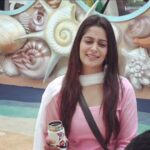 Dipika Kakar Instagram - The willingness to listen, The patience to understand, The strength to supprt, The heart to care and just be there. THATS THE BEAUTY OF THE LADY.. 😊 . . . . Jewellery :- @jhaanjhariya . . . #dipikakakaribrahim #bb12 #biggboss12 #colorstv @colorstv @endemolshineind Pc:- @shoaibholic