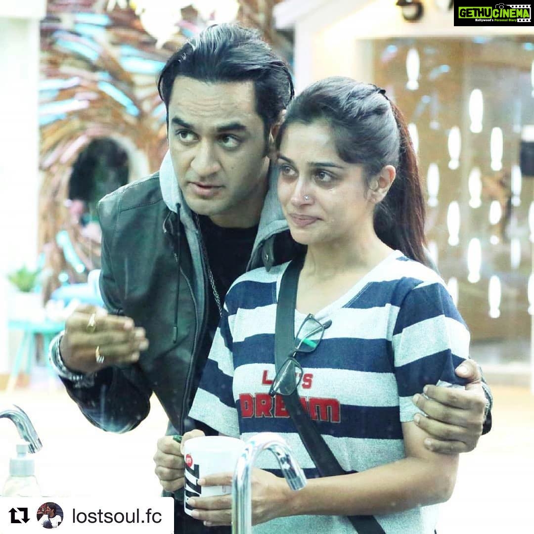 Dipika Kakar Instagram - Sweet stills from yesterday’s episode.. ❤️🤗 @lostboyjourney Pc :- @lostsoul.fc . . . #biggboss12 #bb12 #biggboss #colorstv @colorstv @endemolshineind #dipikakakar #dipikakakaribrahim #vikasgupta
