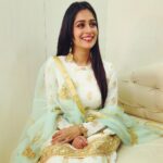 Dipika Kakar Instagram - Just before entering the bigg boss house.. 😊 Jewellery by :- @the_jewel_gallery Outfit :- @anusoru #biggboss #biggboss12 #bb12 @colorstv #dipikakakaribrahim #colorstv