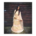 Dipika Kakar Instagram - You make me look flawless!!! Evertime you add grace to my special occassions.... and yesterday a special evening for me... new beginings for me would be incomplete had I not been Styled by you!! Had I not Worn an outfit by you @anusoru & @nidhikurda ❤️❤️❤️❤️ Thank you for always doing your best in making me look my best!!! #aboutlastnight #paltan #paltanscreening