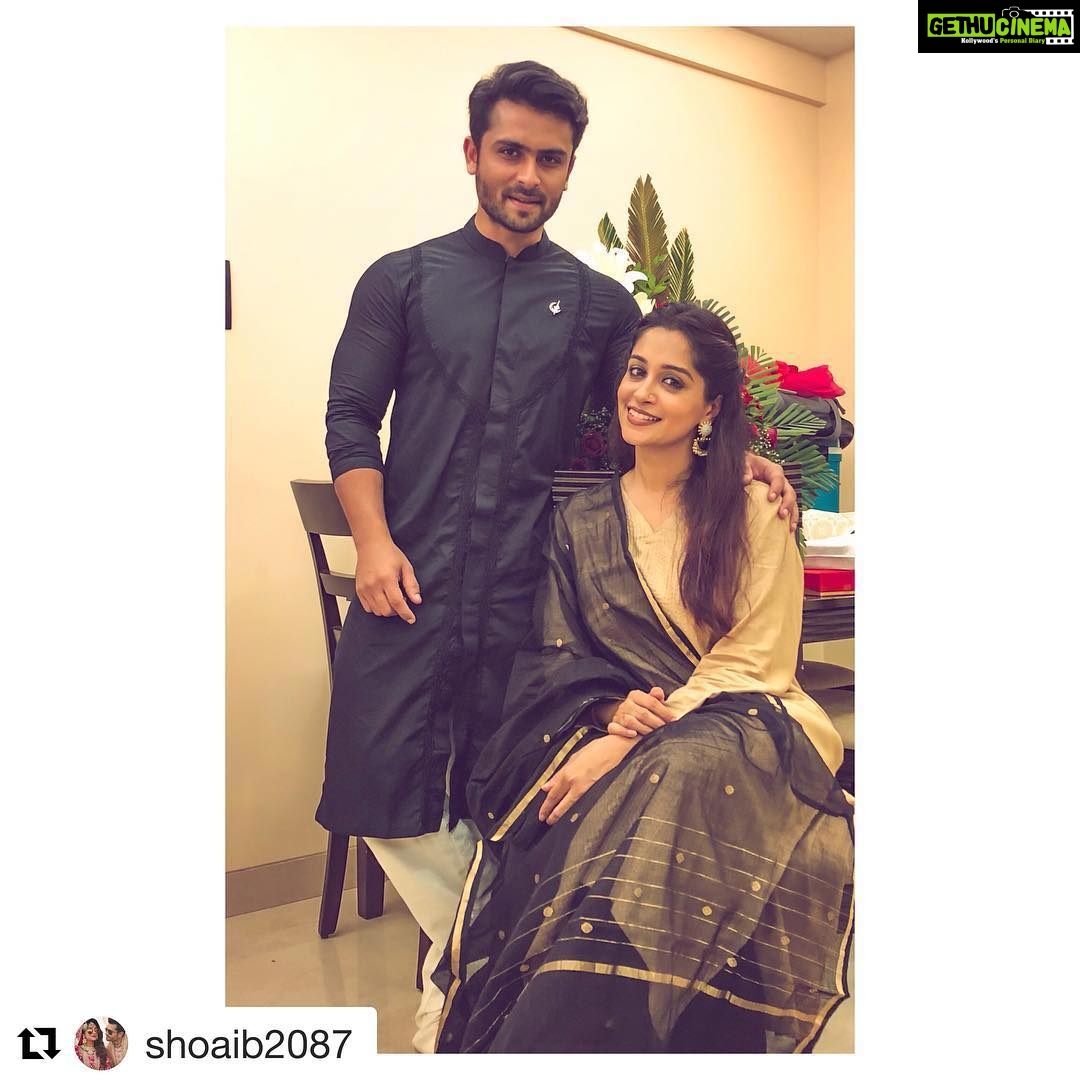 Dipika Kakar Instagram - 🤗🤗🤗❤️❤️❤️ #Repost @shoaib2087 with @get_repost ・・・ Happy 6 months to “US”, coordinated for life 😊🤗😘 #aboutlastnight
