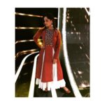 Dipika Kakar Instagram - #Paltan promotions on the sets of a #Smart reality show!!! guess which one 😎 Styled by @styledbysaloni Wearing @viralmantra #tyagibyaishwaryapremprakash footwear by @alexbrown.in