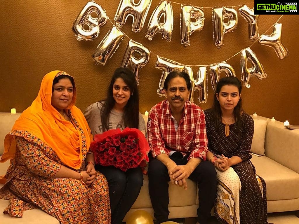 Dipika Kakar Instagram - My First Birthday as an official part of the Ibrahim family!!! No celebration is complete without Family.... my family is my world!!! Love you all a lot... Ammi, Papa & @saba_ka_jahaan