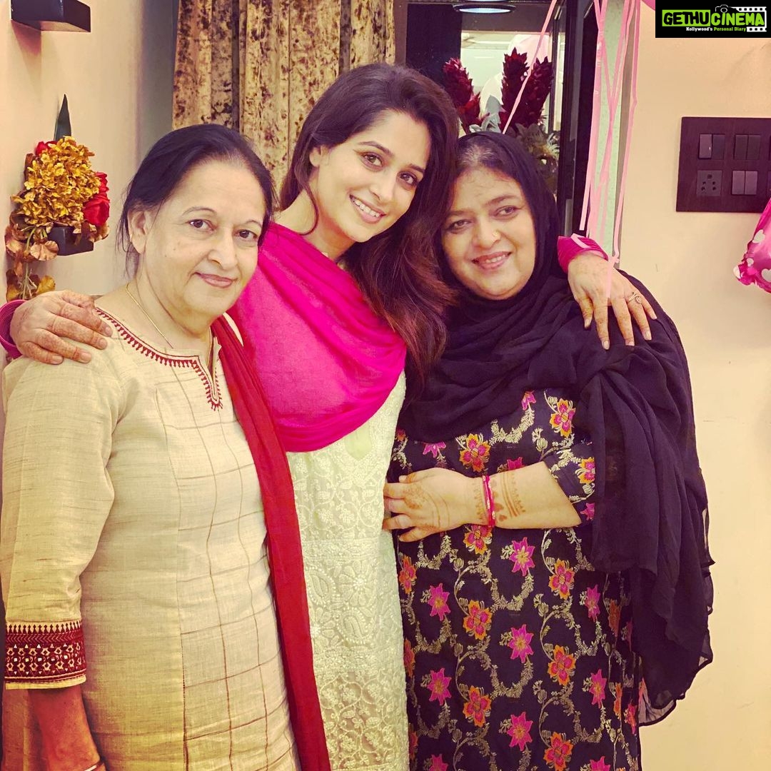 Dipika Kakar Instagram - Im the Luckiest to have the two of you in my life! Mumma & Ammi I Love you a lot.... Happy Mother’s Day ❤️