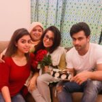 Dipika Kakar Instagram – Now it feels ki mere special din ka celebration pura hua 😍😍😍
Everything is incomplete without your love @saba_ka_jahaan & Ammi…. its your blessings and your support that I have reached wher I am today…. #blessed #alhamdulillah #bestfamily