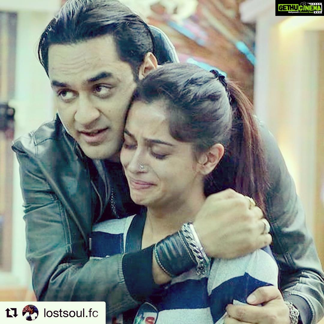 Dipika Kakar Instagram - Sweet stills from yesterday’s episode.. ❤️🤗 @lostboyjourney Pc :- @lostsoul.fc . . . #biggboss12 #bb12 #biggboss #colorstv @colorstv @endemolshineind #dipikakakar #dipikakakaribrahim #vikasgupta