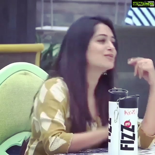 Dipika Kakar Instagram - Happy girls are prettiest girls.. 😊😀😍 . . #biggboss12 #bb12 @colorstv @endemolshineind #dipikakakaribrahim #dipikakakar #colorstv . . Account is handled by :- @shoaib2087 @saba_ka_jahaan
