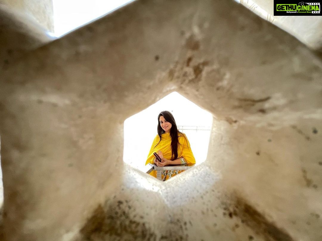 Dipika Kakar Instagram - Any guesses where am I? ❤️ . . #itsallaboutlove