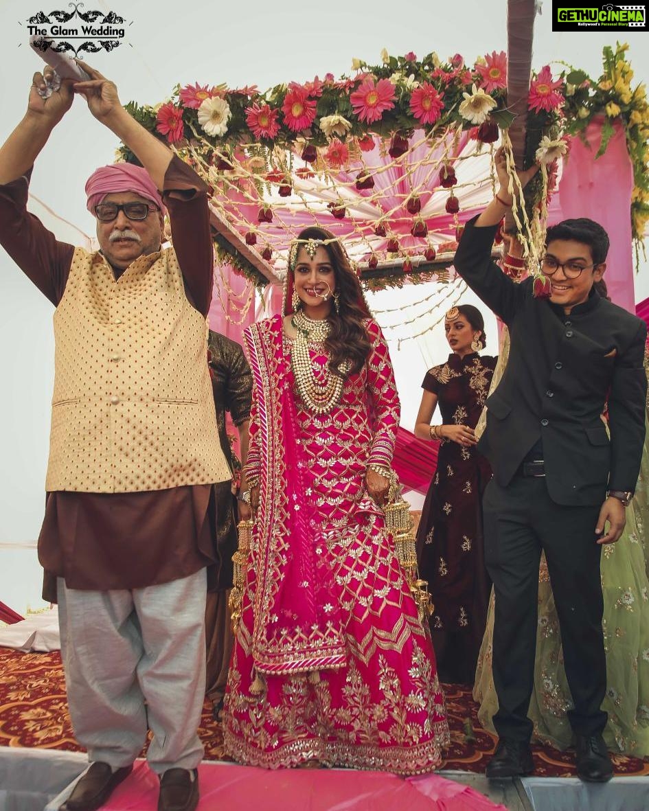 Dipika Kakar Instagram - ❤ Photography : @theglamwedding_getthelook Outfit : @aliyafashionhouse