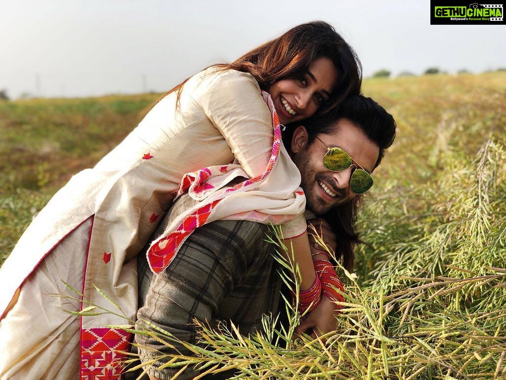 Dipika Kakar Instagram - tujhse kisne kaha ke ye mumkin hain... main rahu aur mujhme tu na rahe... ❤❤❤ #dodilmilrahehain #loveisintheair #SHOAIKA #desistyle #desilove