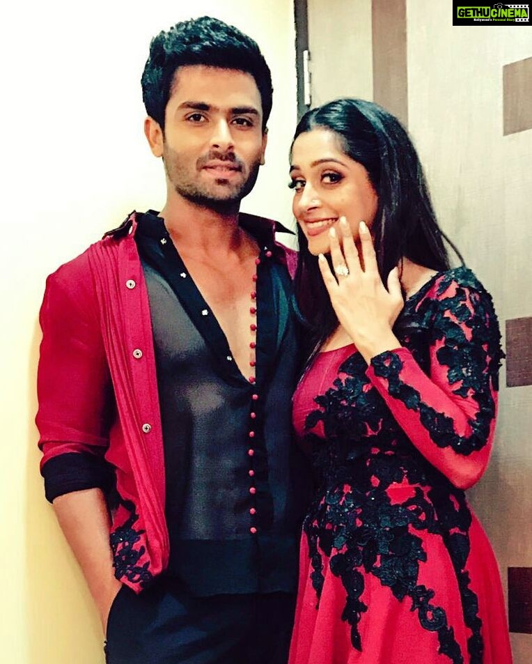 Dipika Kakar Instagram - That moment took my heart away but the feeling is still the same ❤ #dodilmilrahehain #valentinesweek #happyproposeday #throwbackthursday #couplegoals